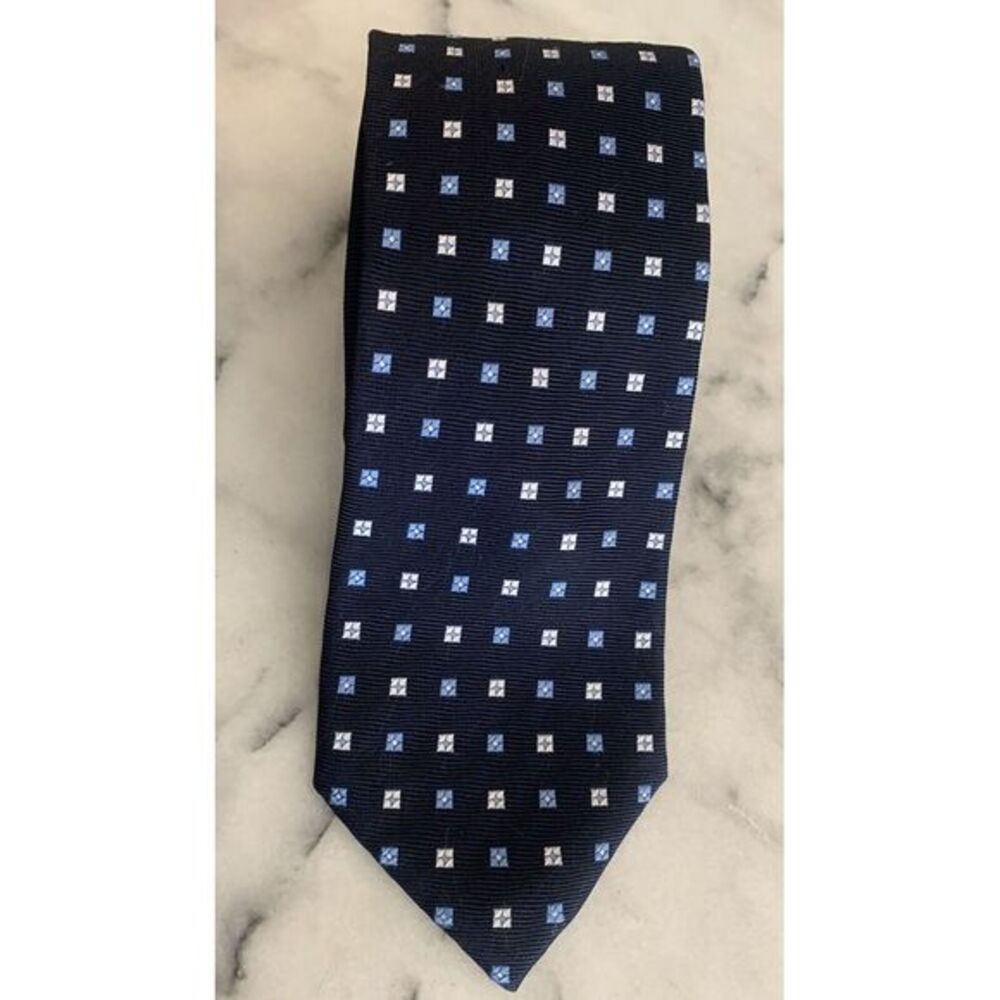 Roundtree & Yorke 100% Silk Handmade Geometric Foulard Woven Tie